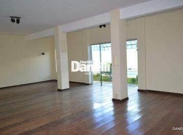 Casa · 290m² · 4 Quartos · 4 Vagas · Lindo imóvel dentro de condomínio fechado.