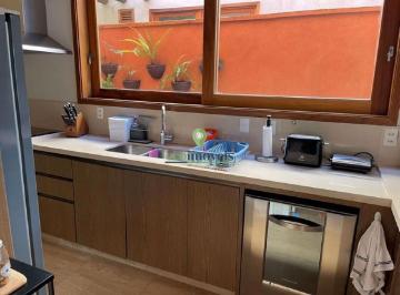 Casa · 450m² · 4 Quartos · 4 Vagas · Casa à venda em Condomínio Pé na Areia na Praia de Barra do Una: Casa de 4 Quartos, 4 Suítes e 450m²