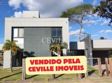 Casa · 213m² · 3 Quartos · 2 Vagas · Linda casa moderna de 3 quartos com suíte no condomínio Estância da Cachoeira em Casa Branca