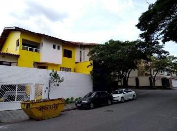 Casa · 345m² · 3 Quartos · 3 Vagas · Sobrado de 345m² localizado no Bairro Nova Petrópolis em São Bernardo do Campo - SP.