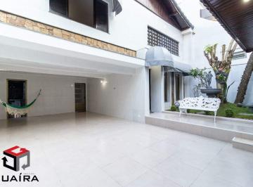Casa · 284m² · 4 Quartos · 3 Vagas · Sobrado á venda com piscina e churrasqueira no Centro de São Bernardo do Campo.