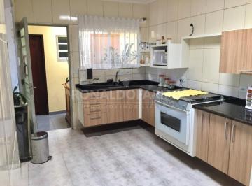Casa · 250m² · 2 Quartos · 1 Vaga · Sobrado a venda com 02 dormitorios e um salao comercial na parte de baixo na regiao do Socorro