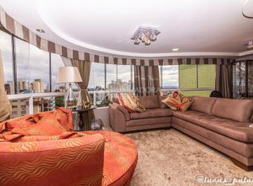 299965_ig39zv4kj49361_2999655d56bf048e8a5.jpg · ESTILO, ESPAÇO E PRIVACIDADE EM COBERTURA COM VISTA DESLUMBRANTE!