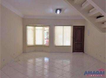 Casa · 141m² · 3 Quartos · 2 Vagas · lindo sobrado de 3 dorms em condomínio prox.ao centro