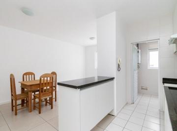 Apartamento · 68m² · 2 Quartos · 1 Vaga · Apartamento com 2 Quartos para Alugar no Centro de Curitiba