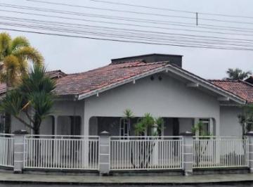 Foto 01 · Casa ampla à venda em Nereu Ramos com suíte e terreno de 514 m²