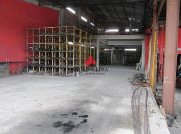 Comercial · 570m² · 8 Vagas · Galpão comercial com 570 mª, em local de movimento de pessoas, veículos e transporte público.