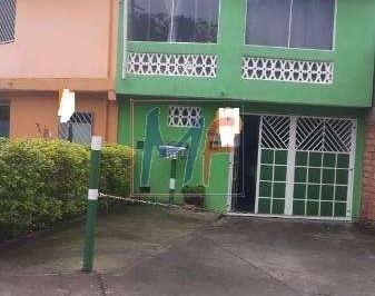 Casa · 140m² · 3 Quartos · Casa no bairro Cidade Ipava, com 3 dorms sendo 3 suítes , 2 vagas,  140 m² metros próx ao Jd Angela.