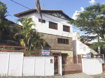 13c1c3f45938e6e9c7cdc4274e2e96b7.jpg · Sobrado de 342m² com 4 quartos
