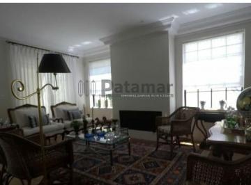 Casa · 408m² · 3 Quartos · 4 Vagas · Casa à Venda com 3 quartos e elevador na Vila Inah
