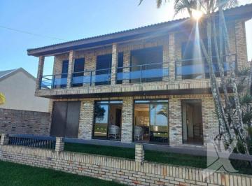 0629c5a6dda475a1b556e6188a76dfe2c5ffd3c1 · Casa beira mar com ar, piscina + 4 dorm.(sendo que 01 é suíte) para alugar, 300 m² por R$ 2.000/dia 