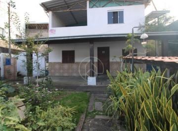 Foto 01 · Duas casas / Casa uma com 2 quartos / Ótima localização!
