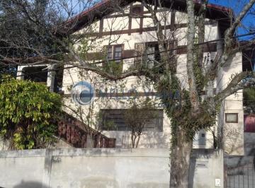 Foto 01 · Casa grande com ótima localização, ao lado do hospital da cidade de São Lourenço-MG.