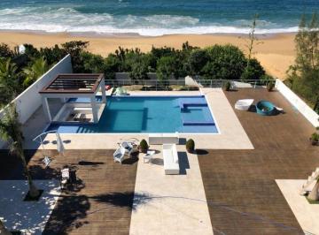 Foto 03 · ESPETACULAR MANSÃO CASA COM PISCINA FRENTE MAR EM BALNEÁRIO CAMBORIÚ