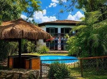 a65aefda008661abaf554cca7864a509aa1357bf · Casa Rústica com 3 Suítes, 2 Piscinas, Spa e Salão de Jogos - Chácara São João - Carapicuíba/SP