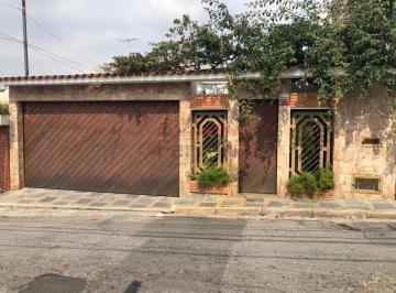 Casa · 236m² · 5 Quartos · 7 Vagas · Casa ampla Santa Teresinha- 300m² - com frente para duas ruas tranquilas.