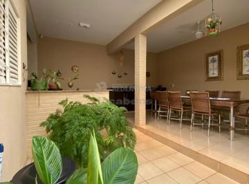 Casa · 330m² · 3 Quartos · 4 Vagas · Casa Padrão em São José do Rio Preto