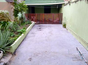 Quintal · Casa espaçosa de 5 dormitórios no Centro de Campos dos Goytacazes por R$ 600....