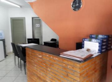 Casa · 224m² · 3 Quartos · 3 Vagas · Casa Sobrado possui salão comercial e edícula São Francisco