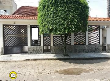 Foto 01 · Casa térrea com piscina a venda a 300 metros da praia de Peruíbe. Localização Privilegiada!