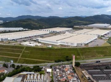 Foto 03 · Galpão Industrial em Condomínio - Locação em Cajamar-SP, Bairro Jordanésia  12.630,00 m² de Área.