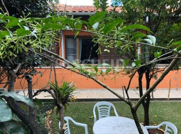 Casa · 215m² · 3 Quartos · 2 Vagas · 03 dormitórios sendo 01 suíte e 02 vagas