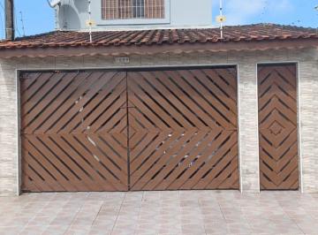 Casa de 4 quartos, Mongaguá · Sobrado à 230 metros da praia para venda em Mongaguá - SP