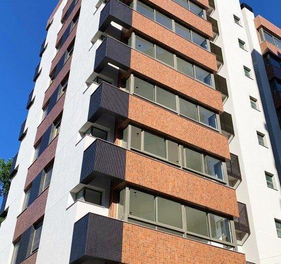 Casas com 4 ou mais quartos à venda na Rua Tomaz Gonzaga, Porto Alegre -  QuintoAndar