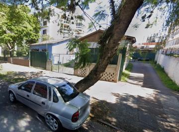 Casa · 1333m² · 6 Quartos · Amplo terreno com 03 casas + estacionamento, 1.382,80 m2 no miolo do bairro!