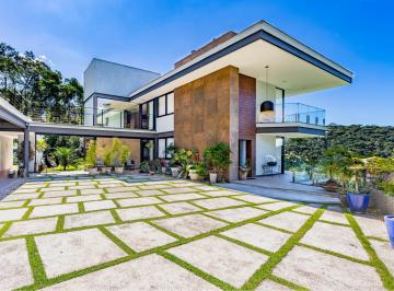 Casa · 520m² · 6 Quartos · 3 Vagas · Casa de condomínio com 5 quartos em Quebra Frascos, Teresópolis.
