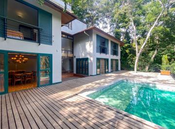 Casa · 286m² · 5 Quartos · 4 Vagas · Casa com 5 quartos em condomínio em Itaipava, Teresópolis.