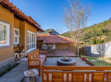 Casa · 620m² · 5 Quartos · 2 Vagas · Casa com 5 quartos em condomínio em Albuquerque, Teresópolis.