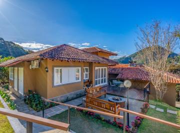 Casa · 620m² · 5 Quartos · 2 Vagas · Casa com 5 quartos em condomínio em Albuquerque, Teresópolis.