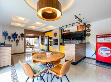 Apartamento · 298m² · 3 Quartos · 2 Vagas · Cobertura com 3 quartos em Agriões, Teresópolis.