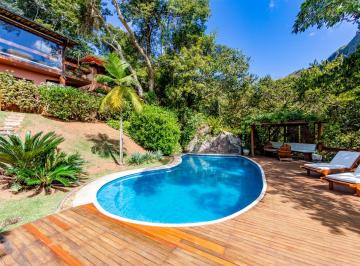 Casa · 570m² · 4 Quartos · Casa com 4 quartos em condomínio em Araras, Petrópolis.