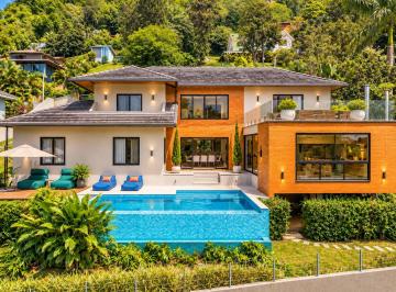 Casa · 394m² · 5 Quartos · 3 Vagas · Casa com 5 quartos em Itaipava, Petrópolis