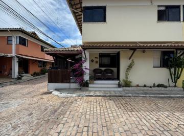 Foto 01 · Vendo casa duplex em Piatã, 3/4 sendo 01 suíte, condomínio fechado, 200m da praia, R$ 750.000,00, ac