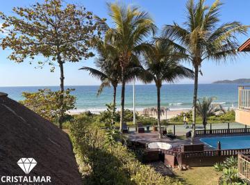 Casa · 327m² · 4 Quartos · 3 Vagas · Sobrado Beira-Mar à Venda em Bombas – Um Tesouro Raro!