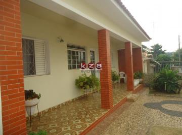 Foto 01 · Casa de 3 quartos na Vila Angeli, Valinhos-SP: 159m², 2 banheiros. Agende sua visita!