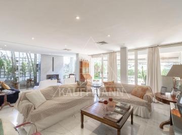 Casa · 400m² · 3 Quartos · 3 Vagas · Casa à Venda no Jardim Europa - 1 Suíte - 3 Vagas - 240m² de Área Construída
