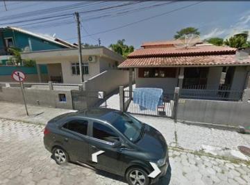 Casa · 200m² · 3 Quartos · 2 Vagas · Terreno no Centro de Bombinhas 742 m².. para Investidor..