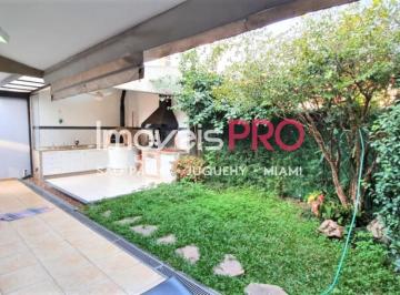 Casa · 320m² · 4 Quartos · 3 Vagas · Belíssima casa em rua tranquila de Moema com 3 vagas.