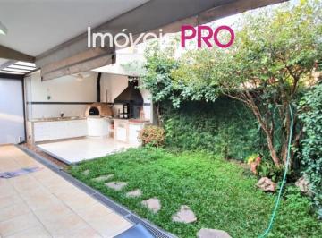 Casa · 320m² · 4 Quartos · 3 Vagas · Belíssima casa em rua tranquila de Moema com 3 vagas.