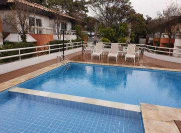 Casas e psicina · Imponente casa em condomínio no Alto de Pinheiros: 4 quartos, 4 suítes, 3 salas, 6 banheiros, 5 vaga