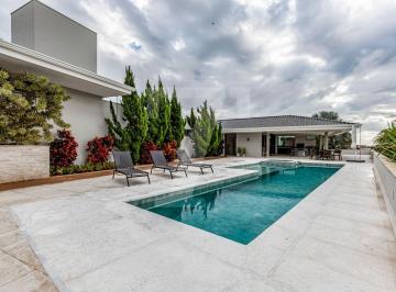 Casa · 910m² · 6 Quartos · 8 Vagas · Charmosa casa na Fazenda da Grama!