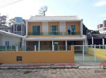Casa · 250m² · 4 Quartos · 3 Vagas · Ampla casa a 200 metros da Praia de Canasvieiras