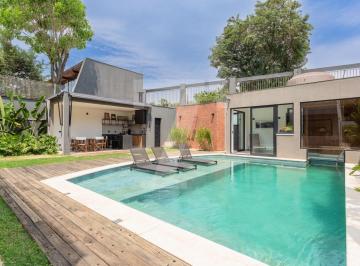Casa · 496m² · 4 Quartos · 5 Vagas · Casa à venda totalmente reformada em Alto de Pinheiros.
