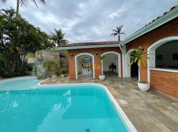 Casa · 387m² · 3 Quartos · 6 Vagas · Casa em terreno de 1.555m², quadra de tênis, piscina, 6 vagas