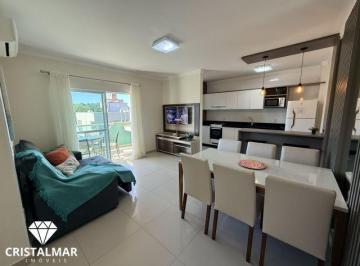 Apartamento · 84m² · 2 Quartos · 2 Vagas · Seu 2 quartos a poucos passos do mar em Bombinhas – imperdível!