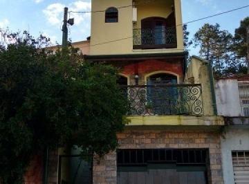 Casa · 120m² · 3 Quartos · 1 Vaga · Sobrado travessa da Av.Cel.Sezefredo Fagundes, 3 Suítes, 1 vaga
